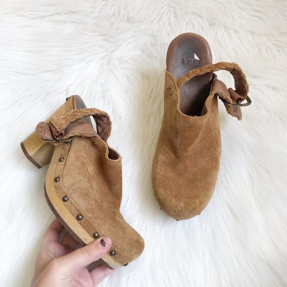 UGG Shoes - UGG Dafni Suede Wood Studded Clog SZ 7